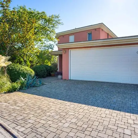 Anamia With Seaview By Guide