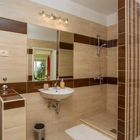 Anamia With Seaview By Guide *